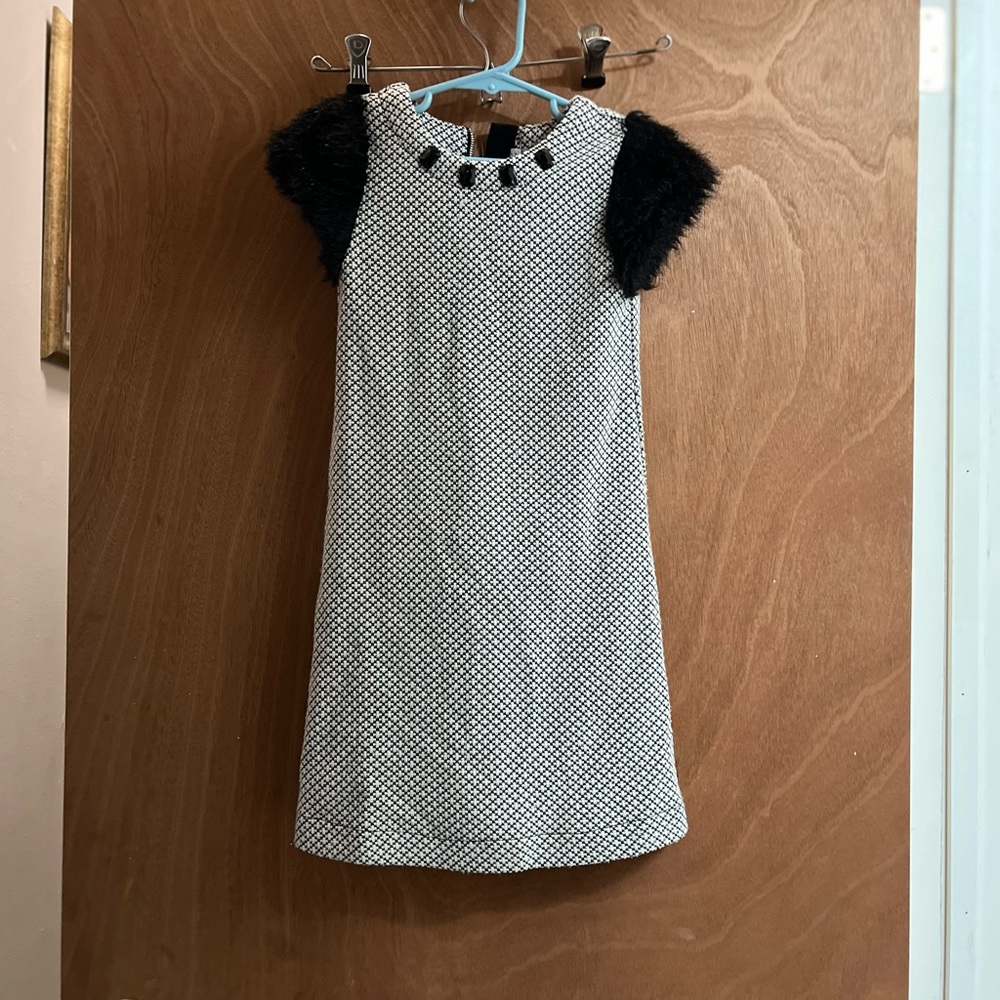 Duex Par Duex Black and White with fur sleeves girl’s size 6